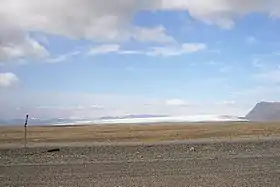 Vue du Skeiðarárjökull depuis le Skeiðarársandur.