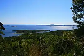 Les îles de Tärnättholmarna, au deuxième plan, sont en fait maintenant des presqu'îles.