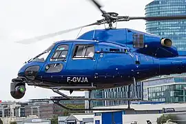 Hélicoptère avec SkyCam au décollage.