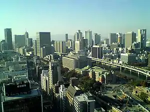 L'île Nakano-shima avec, à l'arrière plan, Umeda.