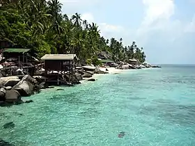 Petite plage sur l'île Aur dans l'archipel de Seribuat.