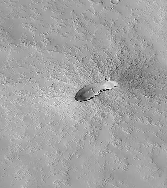 Petit volcan dans le quadrangle de Phoenicis Lacus. L'image couvre une distance de 1,9 km.