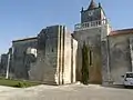 Vestiges d'un ancien prieuré ou chapelle latérale côté .nord