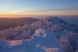 Vue du Veľký Sninský kameň dans les monts du Vihorlat.