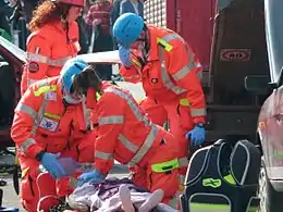 Une équipe d'ambulanciers-secouristes italiens lors d'un exercice (2010).