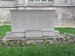 Mémorial au pied de l'église Saint-Léger de Soissons.