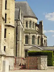 Le croisillon sud de la cathédrale, depuis l'ouest.