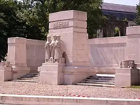 Monument aux morts britannique« Monument aux morts de 1914-1918, ou Mémorial britannique à Soissons », sur À nos grands hommes