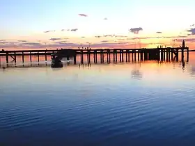 Coucher de soleil sur le río Uruguay à Puerto Berlín, port faisant face à l'île Filomena Grande.