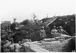 Soldats du génie britannique construisant un abri dans le secteur de Fauquissart