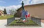 Poilu au repos (monument aux morts)« Monument aux morts de 1914-1918 à Soleymieux », sur À nos grands hommes