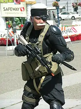 Cosplay de Solid Snake dans sa version Guns of the Patriots.