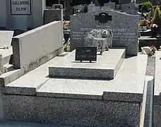 Tombe de Robert Deneuvillers au cimetière de Somain.