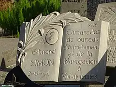 Détail de sa tombe.