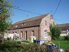 Des habitations groupées par quatre.