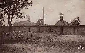 La fosse vue depuis les jardins de la rue Draguignan.