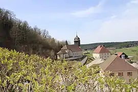 L'église vue depuis le Mont-Calvaire.