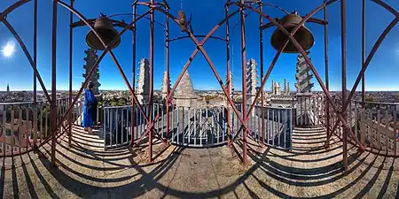 Vue panoramique 360° depuis le sommet de la tour Urbain V.