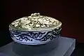 Boîte en porcelaine de la dynastie Song (960-1279 après J.-C.) ornée d’un motif floral.