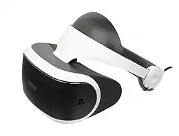 Casque de réalité virtuelle, de couleur noire et blanche, avec une visière opaque.