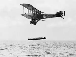 Lâcher d'une torpille par un Sopwith Cuckoo entre 1916 et 1923
