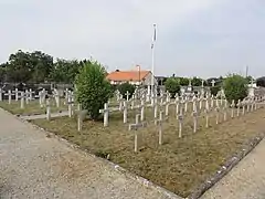 Carré militaire au cimetière.