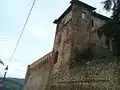 La rocca vue depuis la rue du village