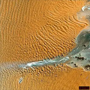 Sossusvlei, vue satellitaire. Au sud-ouest un autre salar, Dead Vlei.