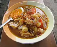 Soto mie bogor vendu dans les rues de Jakarta.