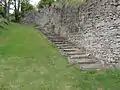 Escaliers du niveau intermédiaire vers le haut du village.