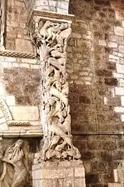 Le « pilier de Souillac », XIIe siècle, art roman. Monstres infernaux et image du péché.