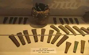 Haches à rebords de l'âge du bronze - Musée de Soulac-sur-Mer.