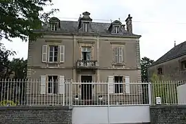 Une maison de maître à Soulgé-sur-Ouette.