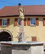 Fontaine du XVIIe, rue des Boulangers.