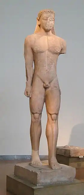 Kouros colossal du cap Sounion. Marbre, H. 3,05 m. Très peu après 600. Musée national archéologique d'Athènes