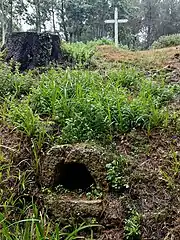 Source Saint-Eutrope de Cère (fontaine maçonnée en pierre coquillière).