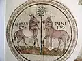 Mosaïque circulaire représentant deux chevaux qui sont nommés, Adorantus et Crinitus