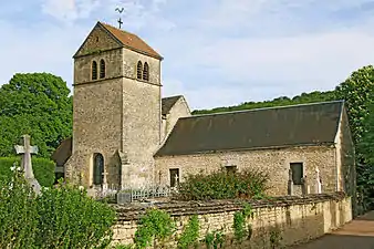 L'église dans son enclos...