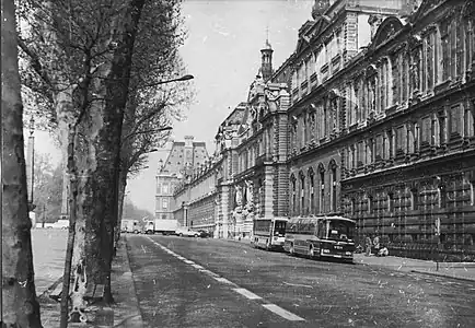 Le quai (qui s'appelait alors encore « quai des Tuileries ») en 1981.