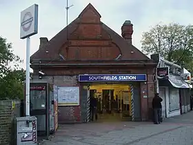 Image illustrative de l’article Southfields (métro de Londres)