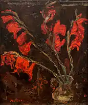 Peinture d'un vase avec quatre tiges portant des fleurs rouge vif sur fond sombre