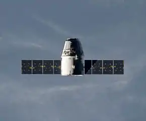 Description de l'image SpaceX CRS-1 approaches ISS-cropped.jpg.