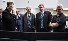 Gerstenmaier assistant au lancement de SpaceX Demo-1 le 2 mars 2019. De gauche à droite : Elon Musk, PDG de SpaceX, Gerstenmaier Directeur des vols habités de la NASA, Kirk Shireman Gestionnaire du programme de l'ISS, et Benji Reed, Directeur des vols habités chez SpaceX.
