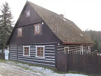 Spankov : maison en bois.