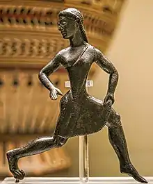 Jeune fille en train de courir, Laconie, v. 520-500. Bronze, H. 11 cm. British Museum