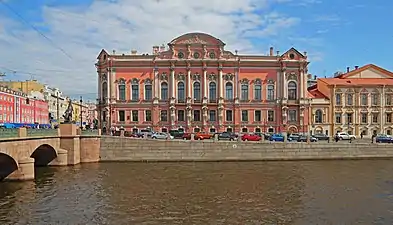 Vue du palais depuis  la rivière Fontanka