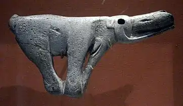 Propulseur représentant un mammouth gris largement stylisé.