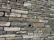 Détail du mur en matériaux de remploi du Musée de Ningbo.