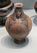 Bouteille à col en forme de sphinx. Crète 650-600.Neues Museum