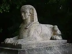 Sphinx à l'entrée du château
